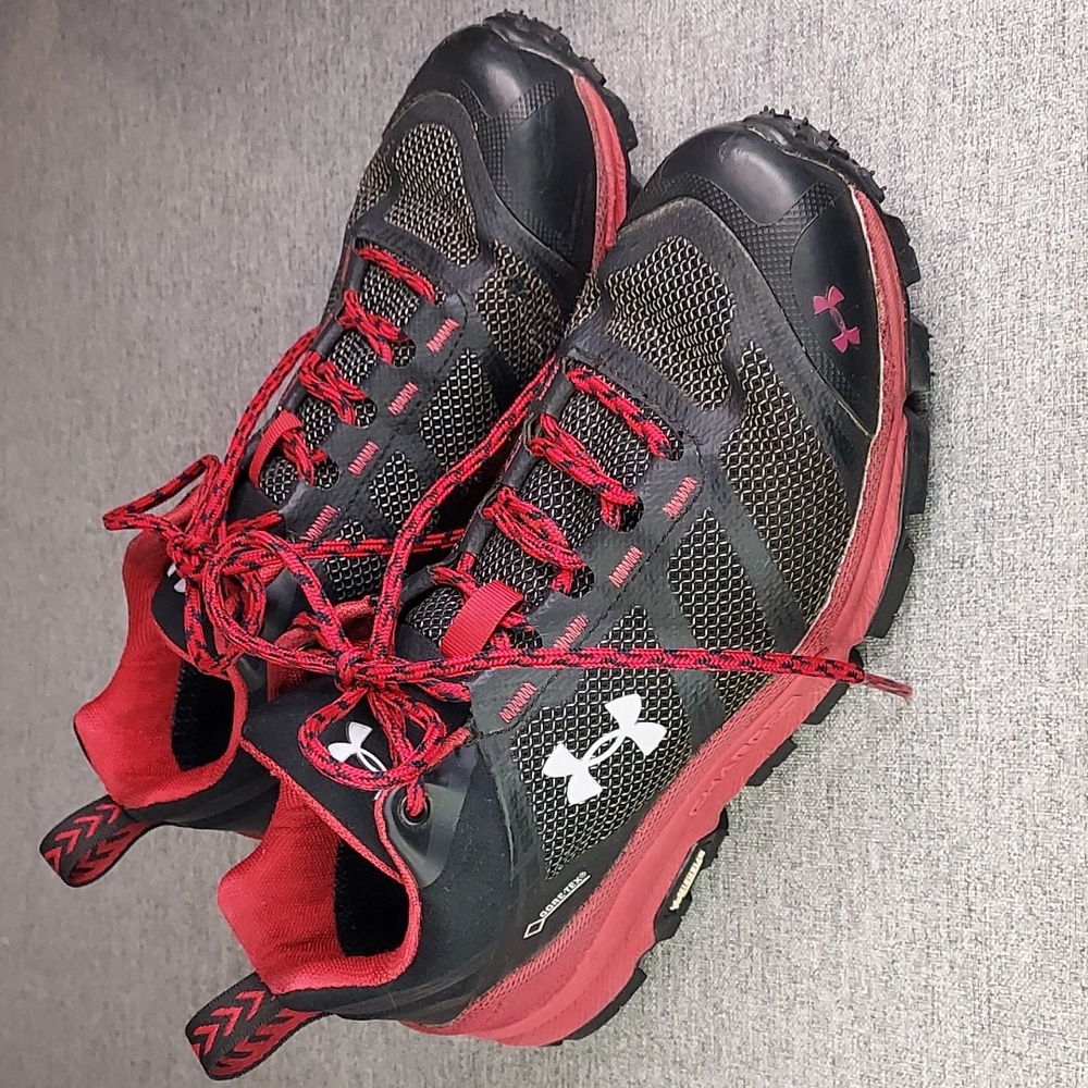 Under Armour Black Red Verge Low GTX Gore-Tex Trail Hiking Shoe Size 8